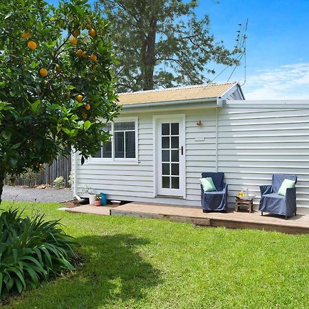 Fremily Cottage - Charming White Cottage Berry Exterior photo